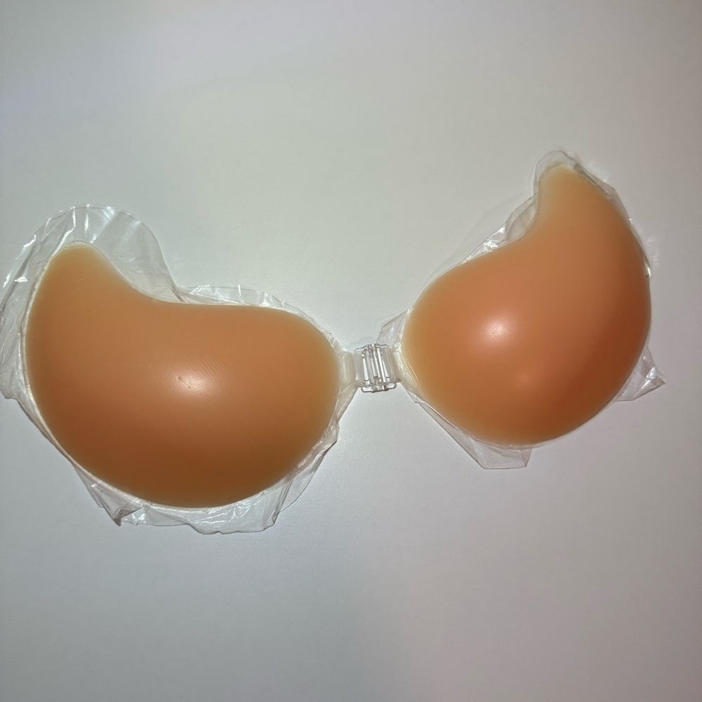 Adhesive Strapless Bra in Nude 
Cup B